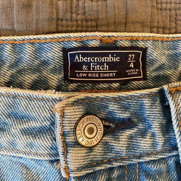 Like new- Abercrombie & Fitch jean shorts - Picture 3 of 3
